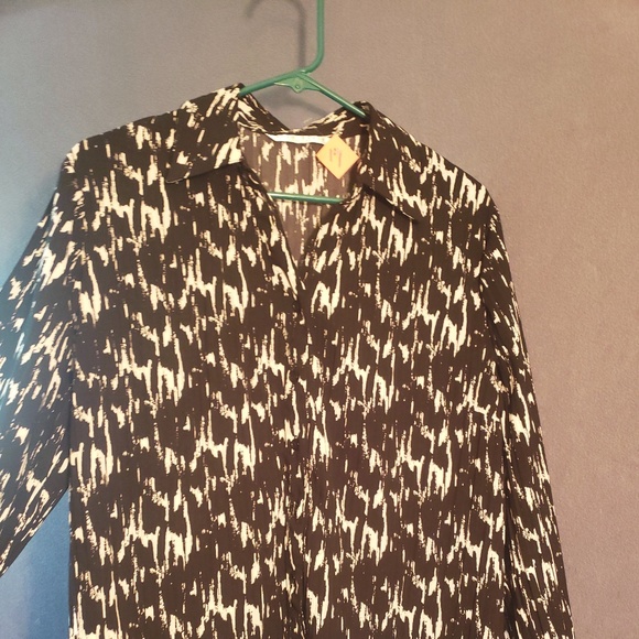Womans Blouse - Picture 2 of 4